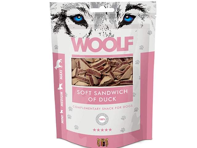 En pose Hundegodbidder fra Woolf Soft Sandwich indeholdende and.